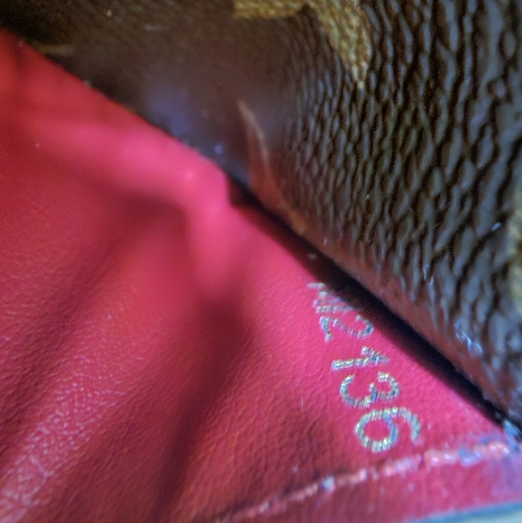 LOUIS VUITTON 2015 LV Monogram Sarah Retiro Wallet - Picture 4 of 17